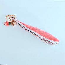 Load image into Gallery viewer, Animals with Leipo'o (Wreaths) - Key Chain Fob with Your Choice of Rose Gold, Yellow Gold or Silver Hardware