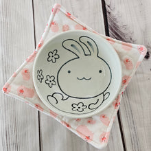 Load image into Gallery viewer, Pig Mommy Baby - 100% Cotton Bowl Cozy
